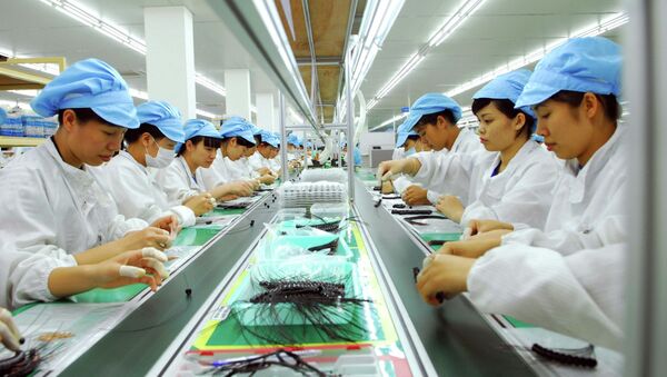 Dây chuyền sản xuất thiết bị điện tử tại Công ty TNHH Bluecom Vina, 100% vốn đầu tư của Hàn Quốc, tại khu công nghiệp Tràng Duệ (Hải Phòng). - Sputnik Việt Nam