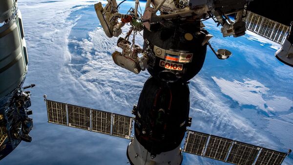 Hai phi hành gia của Roscosmos Oleg Kononenko và Sergey Prokopyev bước vào không gian vũ trụ ngày 11 tháng 12 năm 2018 - Sputnik Việt Nam