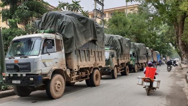 Xe ôtô được sử dụng để vận chuyển hàng nhập - Sputnik Việt Nam