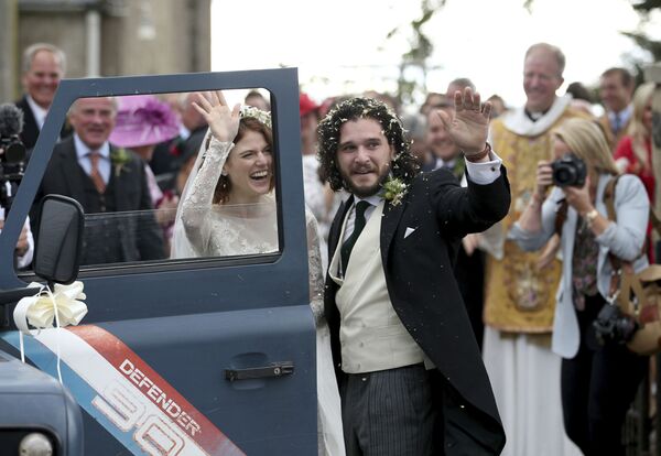 Ngôi sao của loạt phim Game of Thrones (Trò chơi vương quyền) Rose Leslie và Kit Harington làm đám cưới vào tháng 6 - Sputnik Việt Nam