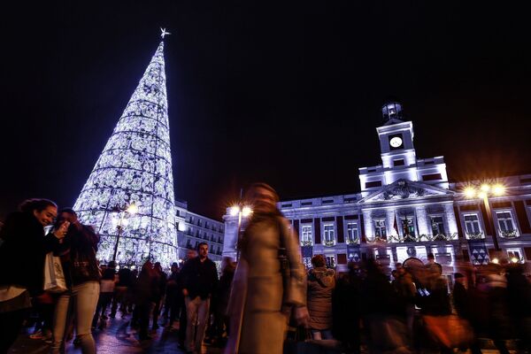 Cây thông Noel ở Madrid - Sputnik Việt Nam