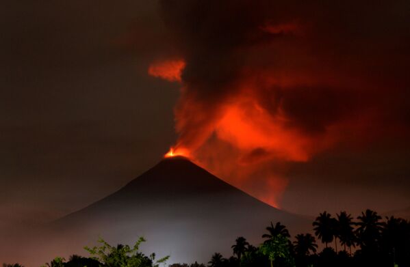 Vụ phun trào của núi lửa Soputna, Bắc Sulawesi, Indonesia - Sputnik Việt Nam