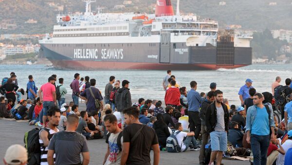 Người tị nạn Trung Đông tại cảng Mytilene trên đảo Lesbos của Hy Lạp - Sputnik Việt Nam