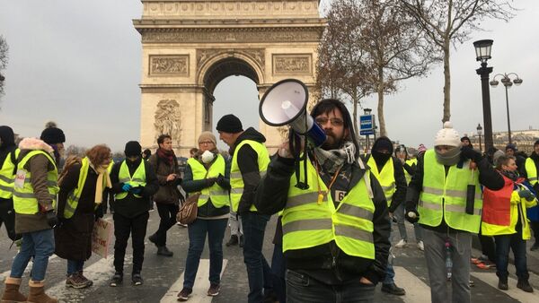 Truyền thông: khoảng 800 người tham gia vào các cuộc biểu tình áo ghi lê vàng ở Paris - Sputnik Việt Nam