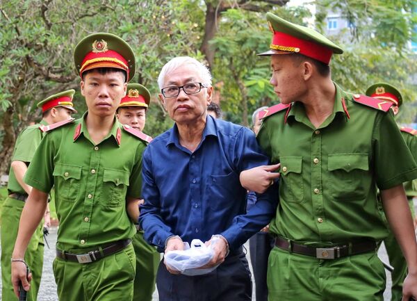 3 điểm nghẽn ở phiên xử Vũ 'nhôm' trong đại án Đông Á 3 điểm nghẽn ở phiên xử Vũ 'nhôm' trong đại án Đông Á - Sputnik Việt Nam
