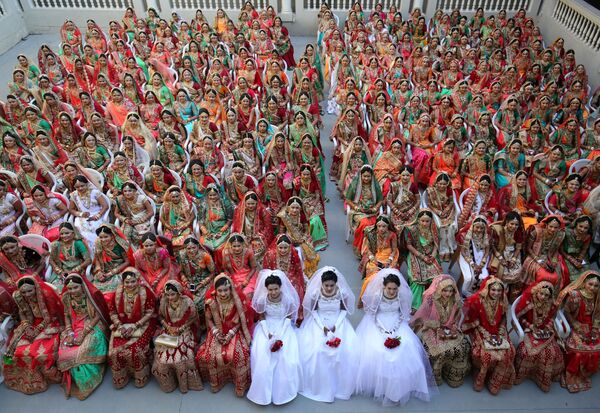 Các cô dâu trong lễ cưới tập thể ở Ấn Độ - Sputnik Việt Nam