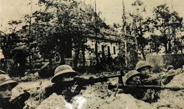 Đại đội 9 (Tiểu đoàn 9, Trung đoàn 18) phòng ngự tại chùa Xà Xía, Hà Tiên, Kiên Giang tháng 7/1978. Đại đội 9 (Tiểu đoàn 9, Trung đoàn 18) phòng ngự tại chùa Xà Xía, Hà Tiên, Kiên Giang tháng 7/1978. - Sputnik Việt Nam