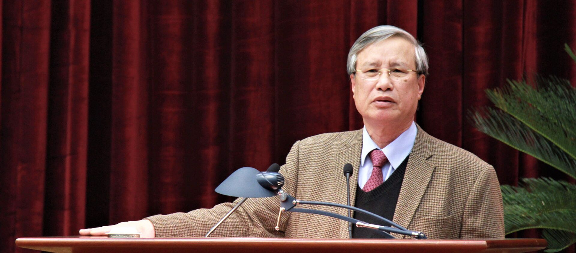 Ông Trần Quốc Vượng phát biểu tại hội nghị sáng 18.1 - Sputnik Việt Nam, 1920, 09.02.2018