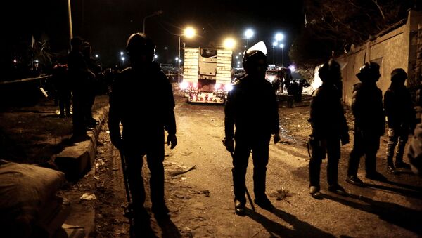 Полицейские на месте взрыва туристического автобуса в Каире - Sputnik Việt Nam