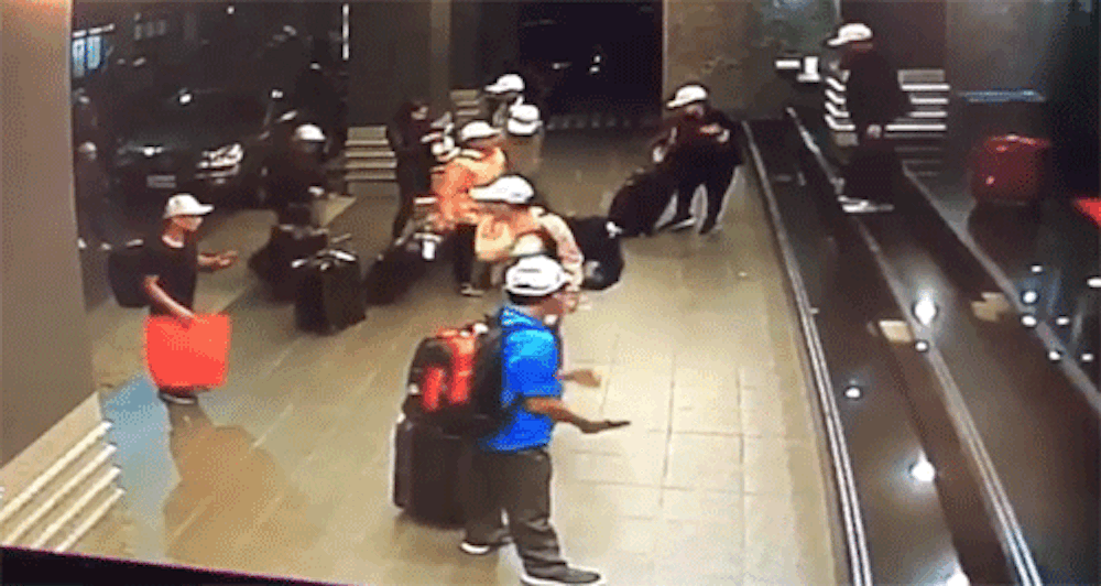 Đoàn khách Việt Nam sang Đài Loan sau khi nhận phòng khách sạn trong một tiếng đã vội vàng rời đi. - Sputnik Việt Nam
