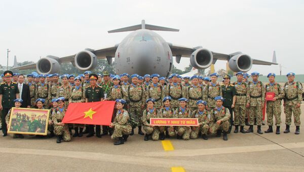 63 cán bộ, chiến sĩ bệnh viện Dã chiến cấp 2 số 1 quyết tâm hoàn thành nhiệm vụ. - Sputnik Việt Nam