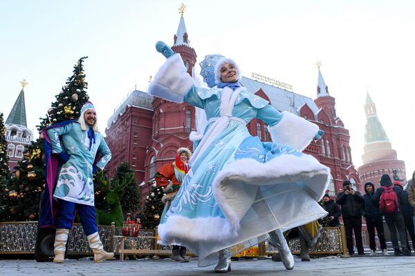 Các nghệ sĩ biểu diễn tại Liên hoan “Cuộc du ngoạn Giáng sinh” ở Matxcơva - Sputnik Việt Nam