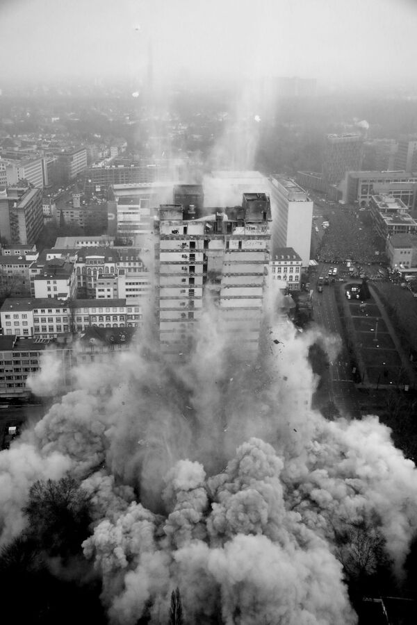 Phá hủy tòa nhà chọc trời AfE-Turm ở Đức - Sputnik Việt Nam