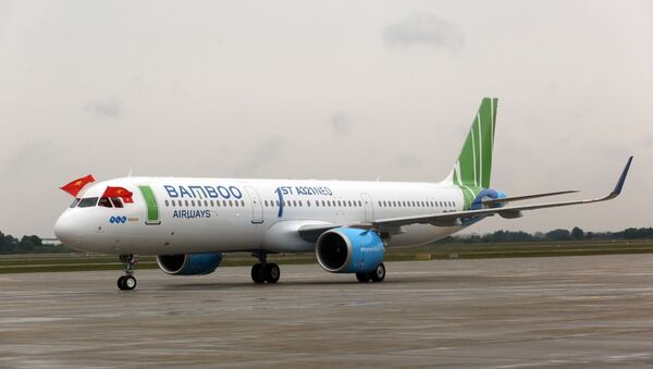 Chiếc máy bay Airbus A321neo đầu tiên của hãng hàng không Bamboo Airways về tới sân bay Nội Bài. - Sputnik Việt Nam