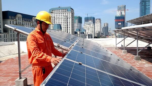 EVN HANOI lắp đặt miễn phí điện mặt trời cho hộ nghèo ở Quốc Oai. - Sputnik Việt Nam