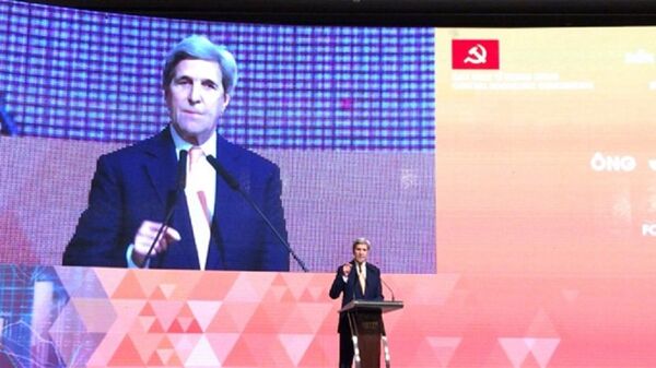 Cựu ngoại trưởng Mỹ John Kerry phát biểu tại Diễn đàn kinh tế Việt Nam sáng 17.1 Cựu ngoại trưởng Mỹ John Kerry phát biểu tại Diễn đàn kinh tế Việt Nam sáng 17.1 - Sputnik Việt Nam