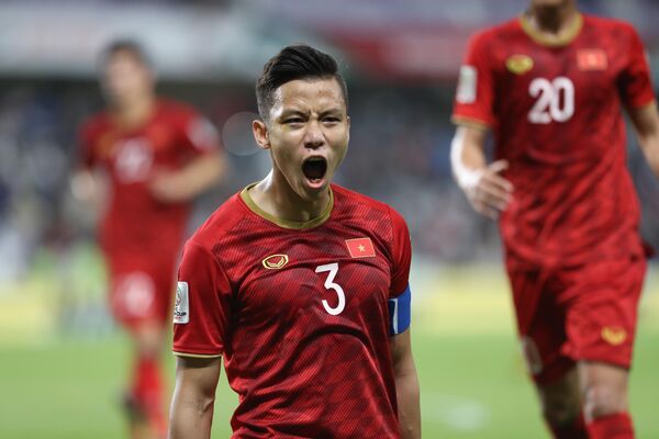 Đội trưởng Quế Ngọc Hải ghi bàn nâng tỷ số lên 2-0 cho đội tuyển Việt Nam. - Sputnik Việt Nam