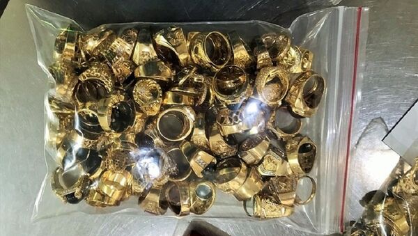 Số vàng tây mà 2 đối tượng đem bán là hơn 230 lượng - Sputnik Việt Nam