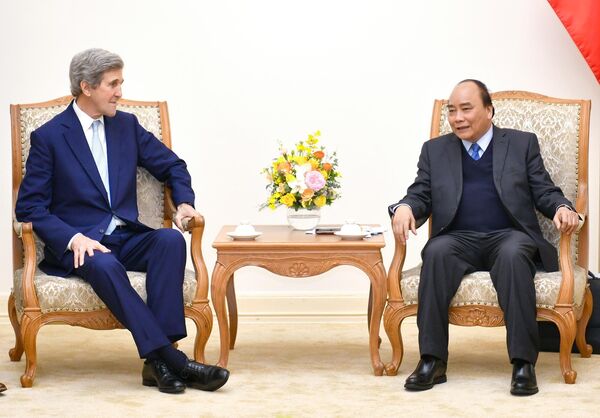 Thủ tướng Nguyễn Xuân Phúc tiếp cựu Ngoại trưởng Hoa Kỳ John Kerry. Thủ tướng Nguyễn Xuân Phúc tiếp cựu Ngoại trưởng Hoa Kỳ John Kerry. - Sputnik Việt Nam