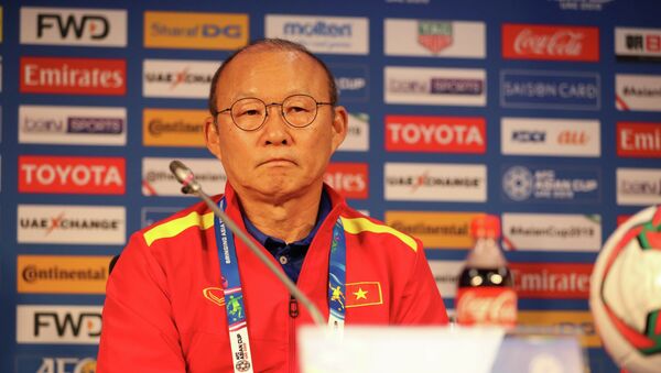 HLV Park Hang-seo tại buổi họp báo trước trận đấu gặp Nhật Bản. - Sputnik Việt Nam