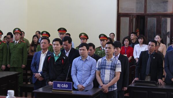 Các bị cáo nghe Hội đồng xét xử tuyên án. - Sputnik Việt Nam