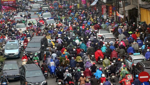 Những ngày cận Tết các tuyến phố thường xuyên xảy ra ùn tắc giao thông. - Sputnik Việt Nam