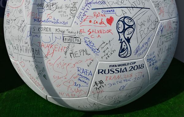 Chủ thể nghệ thuật Quả bóng đá”  trong thời gian các sự kiện kỷ niệm mốc 1000 ngày trước lễ khai mạc World Cup 2018 tại Nga - Sputnik Việt Nam