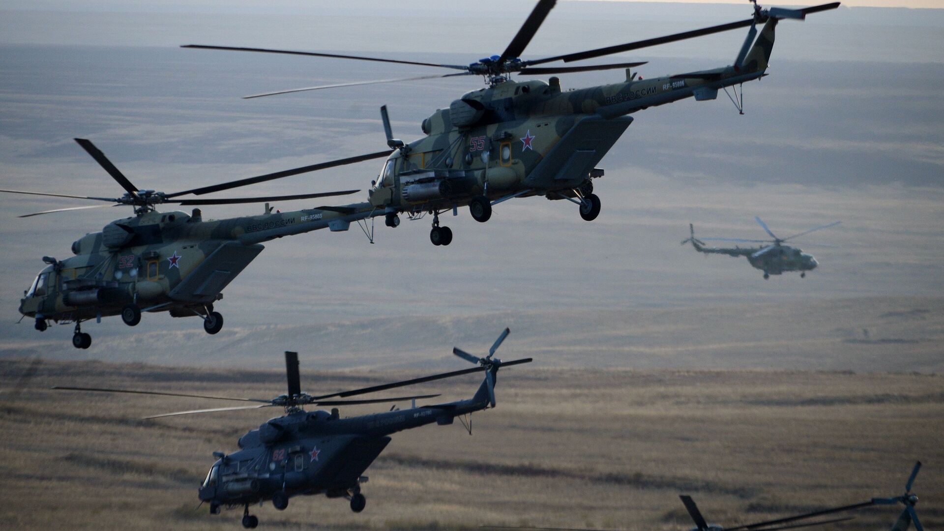 Máy bay trực thăng không quân trong cuộc tập trận chiến lược Trung tâm -2015 tại tỉnh Orenburg, Nga - Sputnik Việt Nam, 1920, 16.01.2023