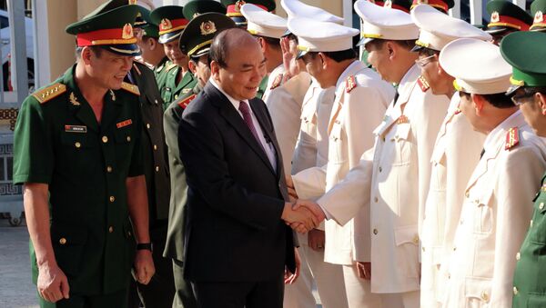 Thủ tướng Nguyễn Xuân Phúc đến thăm các lực lượng vũ trang thành phố Đà Nẵng. - Sputnik Việt Nam