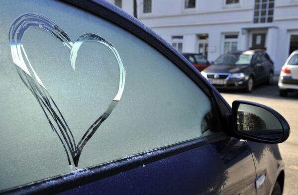 Trái tim được vẽ trên xe hơi ở Đức - Sputnik Việt Nam