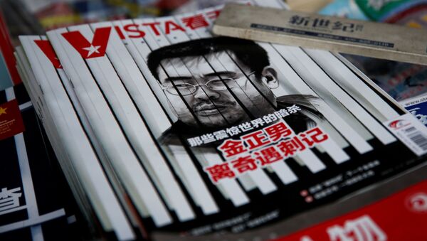 Обложка китайского журнала, на которой изображен убитый брат лидера КНДР Ким Чен Нам - Sputnik Việt Nam