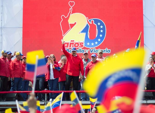 Tổng thống Cộng hòa Venezuela Nicolas Maduro phát biểu tại mít tinh ở Caracas - Sputnik Việt Nam