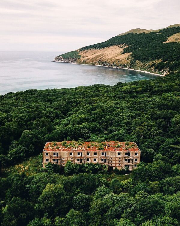 Chung cư bỏ hoang trên đảo Askold, khu vực Primorski, LB Nga - Sputnik Việt Nam