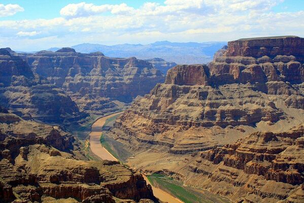 Grand Canyon được coi là một trong những kỳ quan thiên nhiên thế giới có tên trong Danh sách Di sản Thế giới của UNESCO, nằm trên cao nguyên Colorado, thuộc lãnh thổ công viên quốc gia Hoa Kỳ. - Sputnik Việt Nam