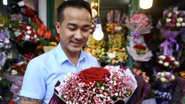 Chọn cho mình những bó hoa ưng ý nhân ngày Lễ Valentine. - Sputnik Việt Nam