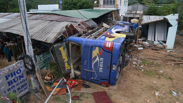 Hiện trường vụ tai nạn nghiêm trọng làm 38 người bị thương tại Khánh Hòa. - Sputnik Việt Nam