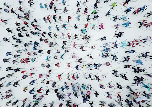 Những người tham gia cuộc đua trượt tuyết toàn Nga Đường trượt tuyết Nga - 2019 tại ngoại ô Moskva - Sputnik Việt Nam