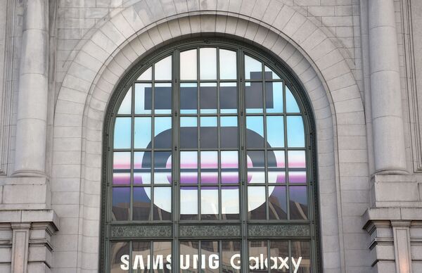 Biểu tượng dòng sản phẩm mới của Samsung trước khi giới thiệu tại San Francisco - Sputnik Việt Nam