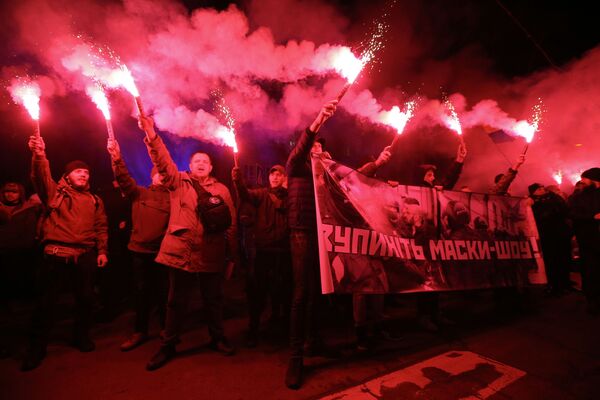 Những người tham gia hành động chống sự lộng hành của cảnh sát Bandera, dậy đi! gần Bộ Nội vụ, Kiev - Sputnik Việt Nam