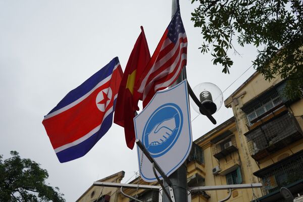 Cờ Mỹ, cờ Triều Tiên và cờ Việt Nam Cờ Mỹ, cờ Triều Tiên và cờ Việt Nam - Sputnik Việt Nam