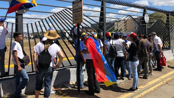 Những người tham gia cuộc biểu tình ở Caracas ủng hộ thủ lĩnh phe đối lập Juan Guaido, tự xưng là tổng thống lâm thời Venezuela - Sputnik Việt Nam