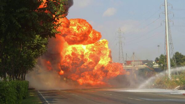 Xe bồn chở xăng bốc cháy dữ dội tạo “quả cầu lửa” ở cửa ngõ Sài Gòn - Sputnik Việt Nam