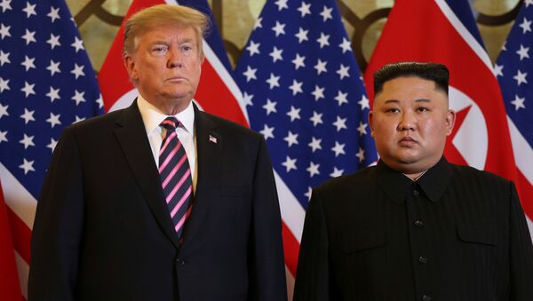 Tổng thống Mỹ Donald Trump và Chủ tịch Triều Tiên Kim Jong Un gặp nhau tại Hà Nội - Sputnik Việt Nam