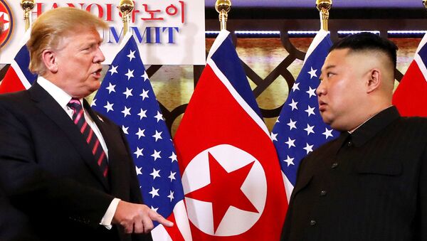 Tổng thống Mỹ Donald Trump và Chủ tịch Triều Tiên Kim Jong Un tại Hội nghị thượng đỉnh Mỹ - Triều Tiên ở Hà Nội - Sputnik Việt Nam