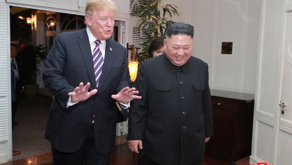 Tổng thống Hoa Kỳ Donald Trump và nhà lãnh đạo Triều Tiên Kim Jong-un tại Hội nghị thượng đỉnh Mỹ- Triều Tiên lần thứ hai tại Hà Nội, Việt Nam - Sputnik Việt Nam