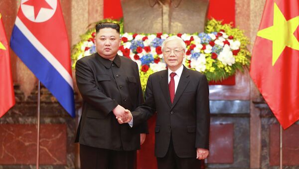 Tổng Bí thư, Chủ tịch nước Nguyễn Phú Trọng đón Chủ tịch Triều Tiên Kim Jong-un - Sputnik Việt Nam