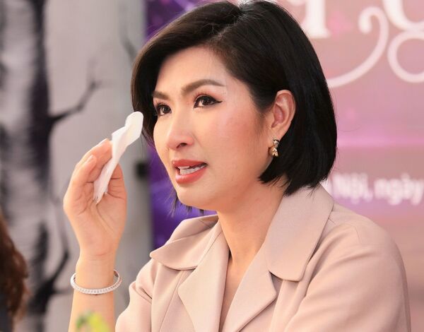 Nguyễn Hồng Nhung gọi scandal trong quá khứ là cơn ác mộng, là vết nhơ không thể gột rửa. Nguyễn Hồng Nhung gọi scandal trong quá khứ là cơn ác mộng, là vết nhơ không thể gột rửa. - Sputnik Việt Nam