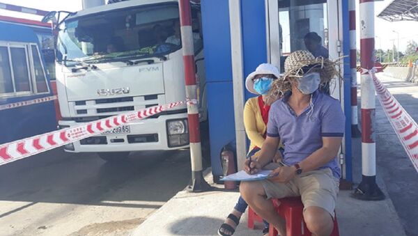 Người dân tổ chức nhóm hơn 10 người đếm xe qua trạm BOT Ninh Lộc từ ngày 26-2 - Sputnik Việt Nam