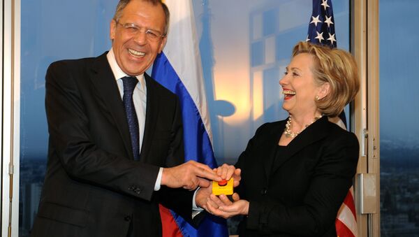 Ngoại trưởng Hoa Kỳ Hillary Clinton và Ngoại trưởng Nga Sergei Lavrov ở Geneva, 2009 - Sputnik Việt Nam