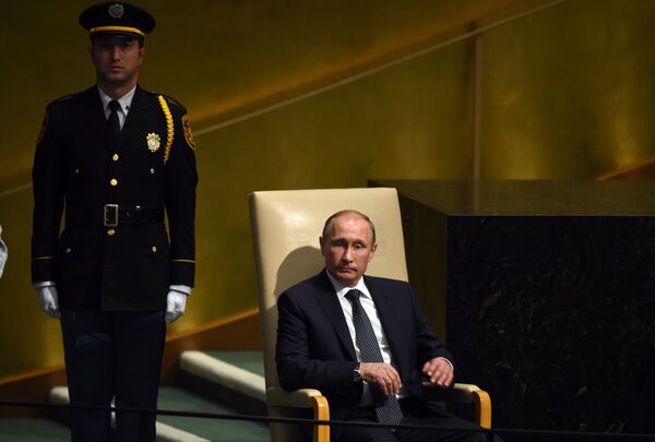 Tổng thống Nga Vladimir Putin trước phiên họp toàn thể Đại hội đồng LHQ lần thứ 70 tại New York - Sputnik Việt Nam